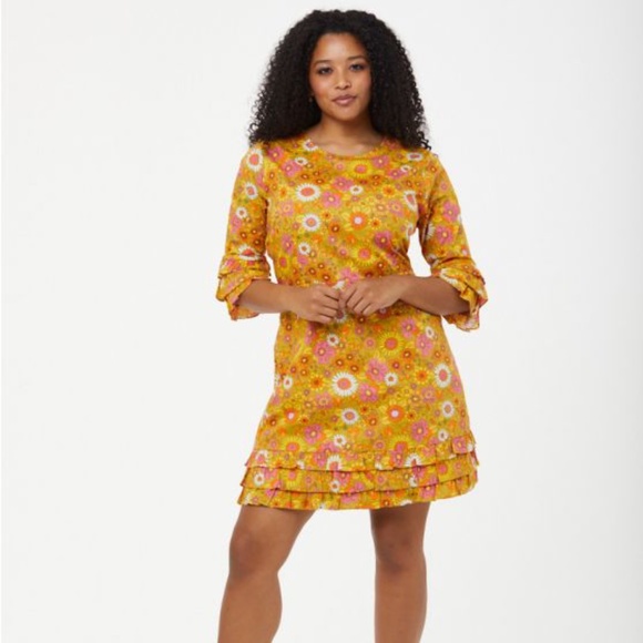 Joanie Clothing Retro Floral Dress with Pockets - Picture 2 of 12